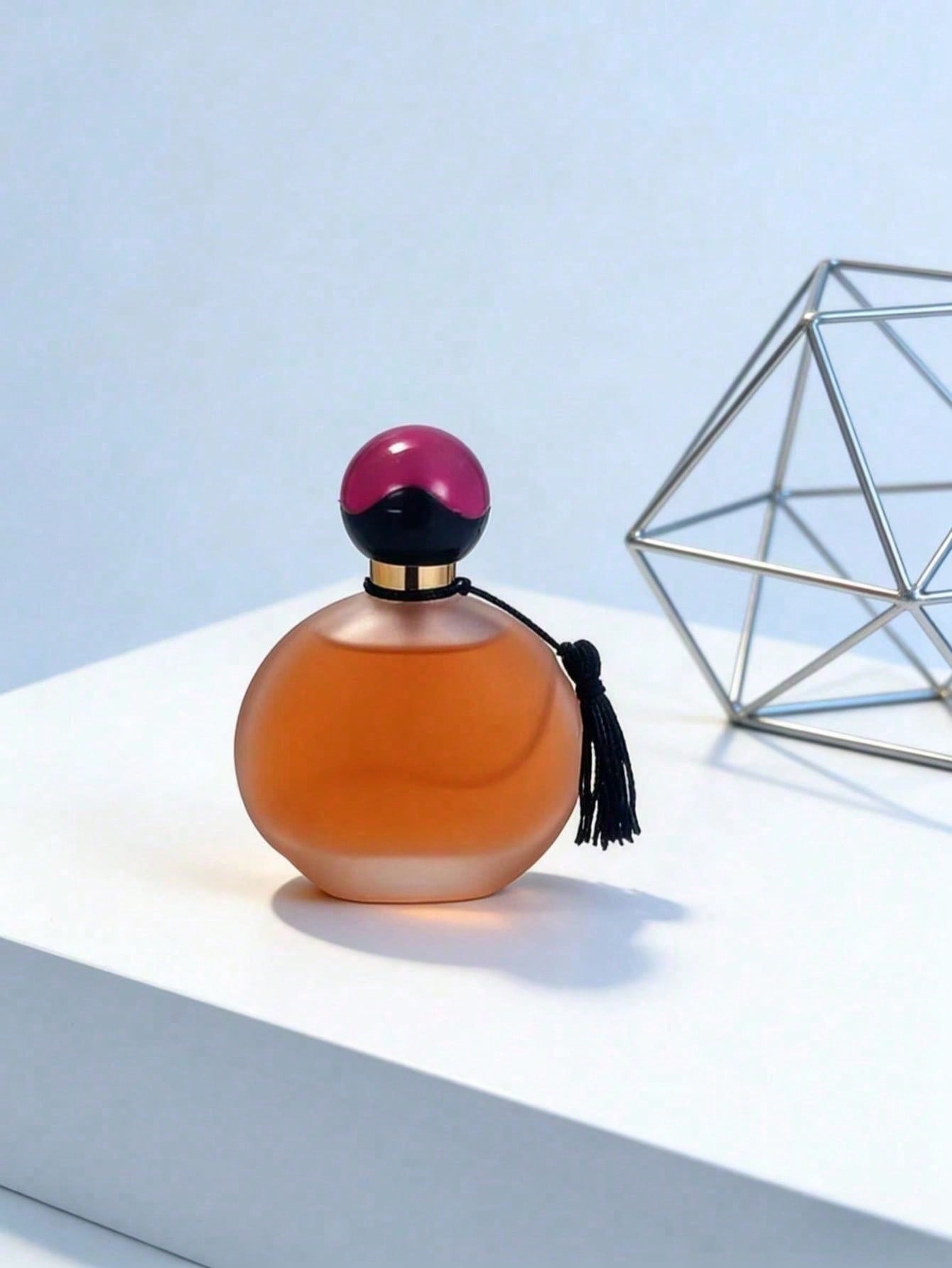 Vintage Tassel Round Cap Unise - огляд і ціна Perfume Fragrance Dupe